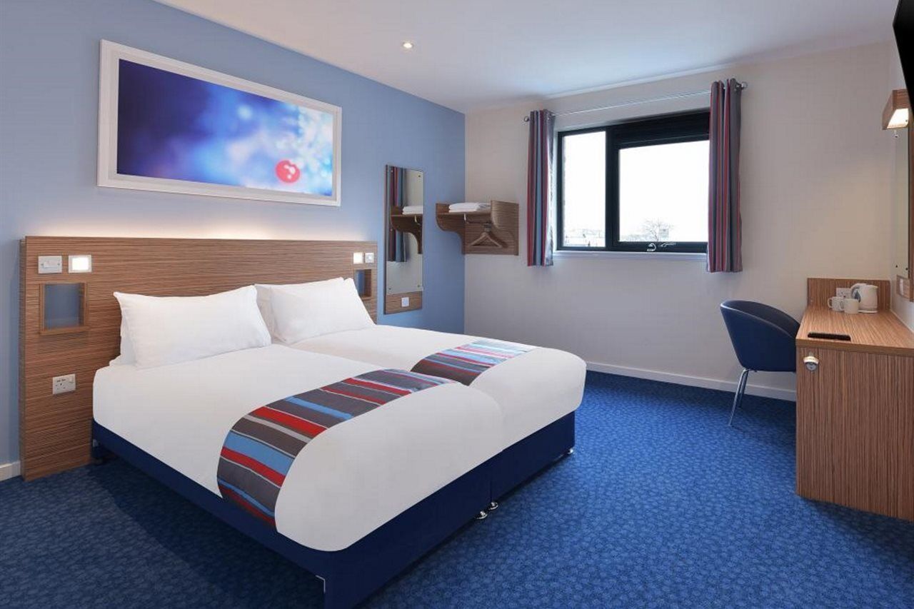 Travelodge London Hounslow Exterior foto